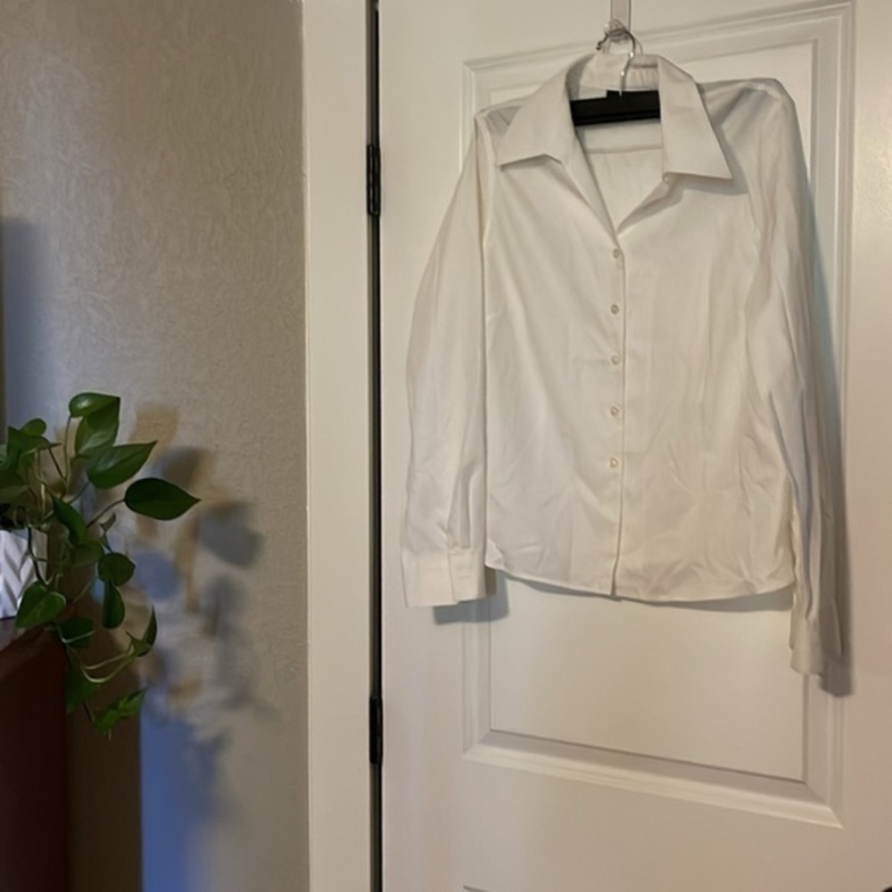 Jones Wear Essentials Woman’s White Collared Blouse (10)
